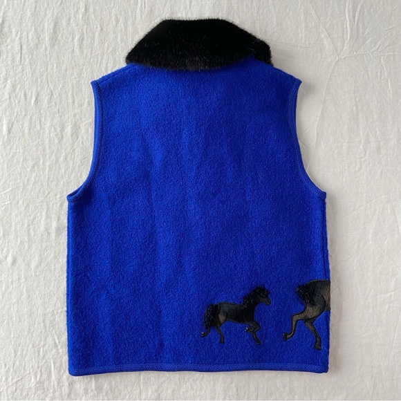 ‼️SOLD‼️ Vintage embroidered horses wool sweater vest with faux fur collar - Picture 9 of 9